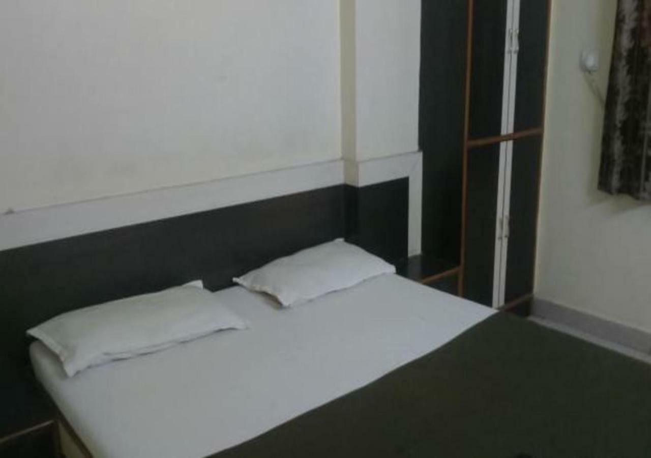 شيردي Hotel Sai Ganesh المظهر الخارجي الصورة